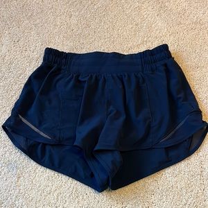 Lululemon Hotty Hot Low Rise 2.5 Size 4